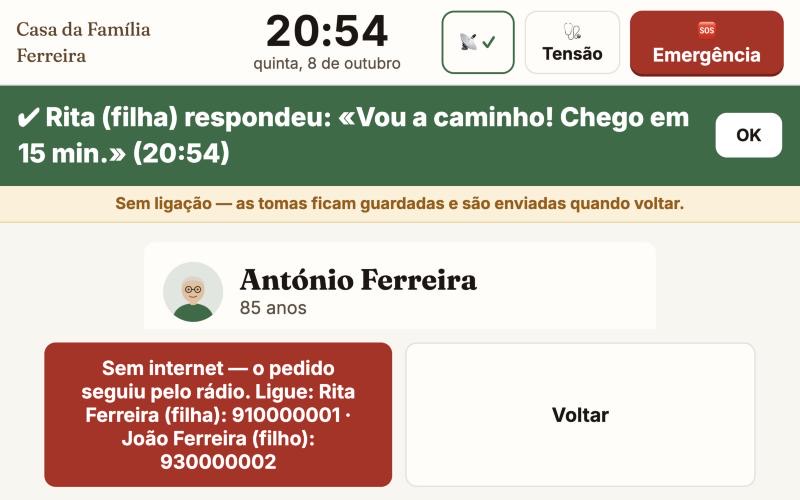 O tablet com a faixa verde: Rita (filha) respondeu: Vou a caminho! Chego em 15 min.